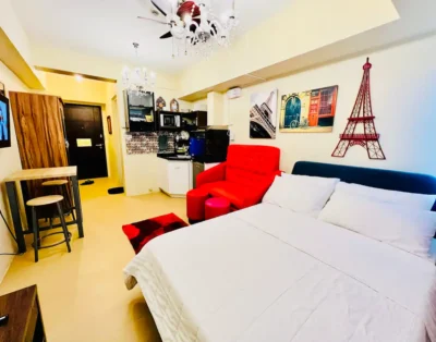 Affordable Studio Unit w/ High Speed WiFi & Parking at the heart of CDO❤️ Paris-Inspired